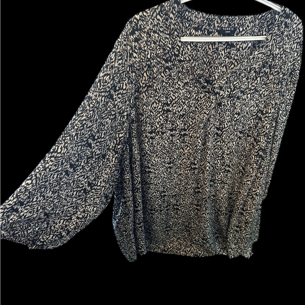 Torrid Black and Cream Patterned Blouse